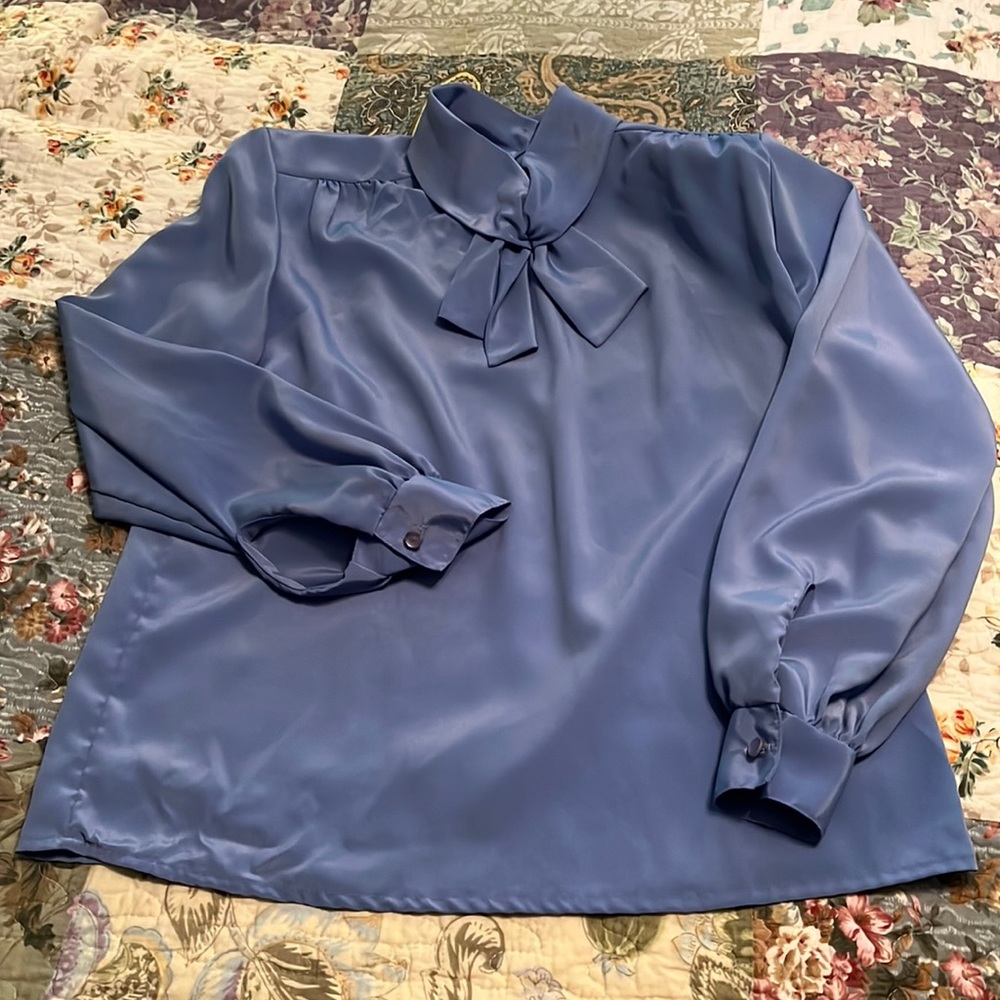 Beautiful Vintage Bedford Fair blue blouse